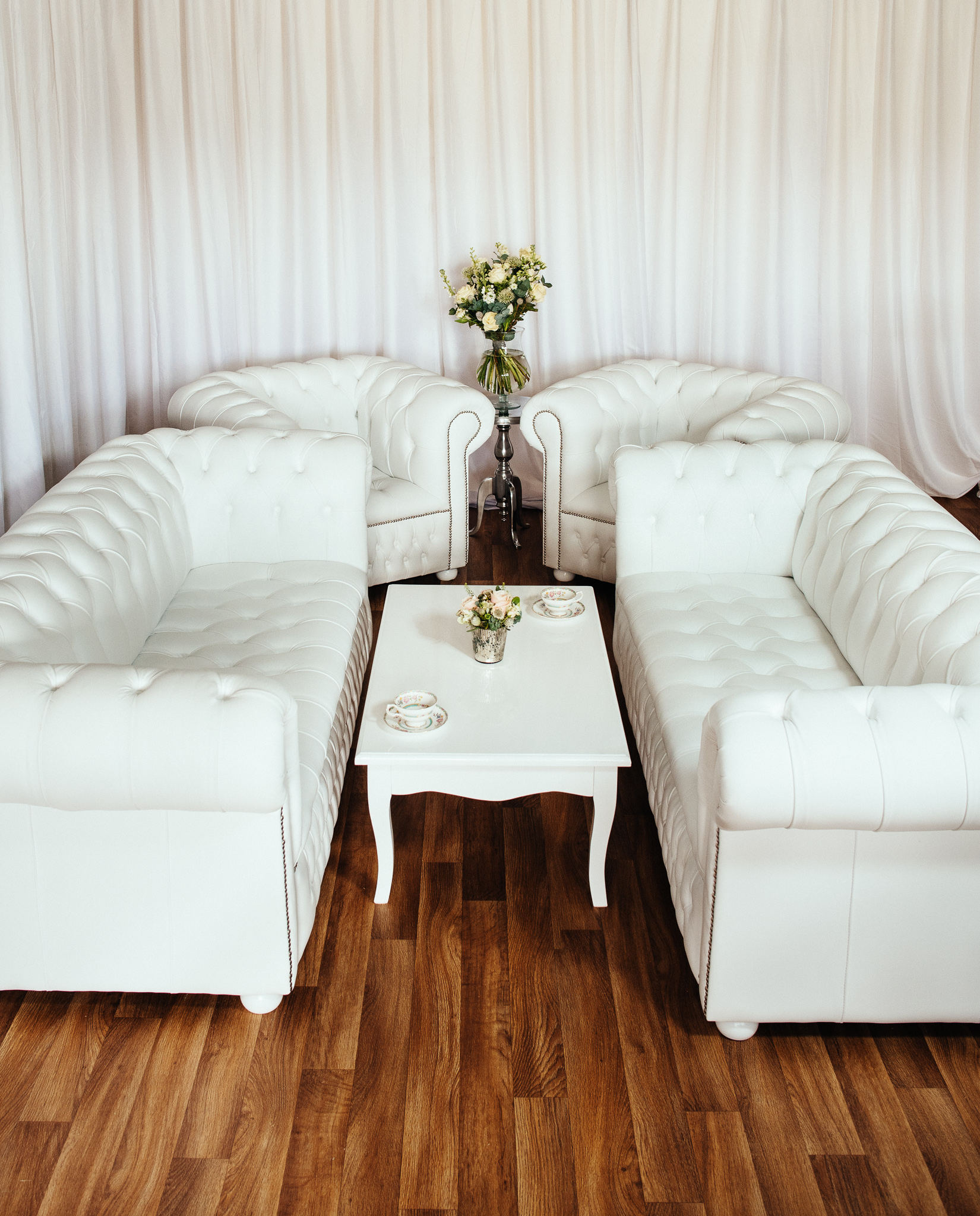 Luxury British Made White Leather Chesterfield Sofa Set Low Back